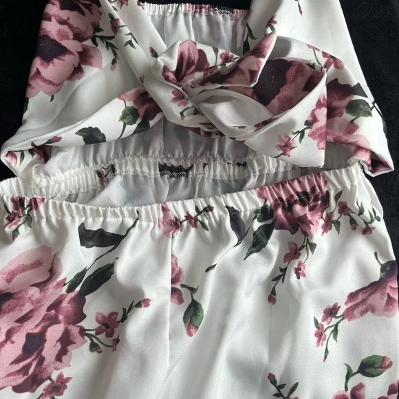 2/$15 Shein Front Tie Floral Romper - Picture 3 of 3